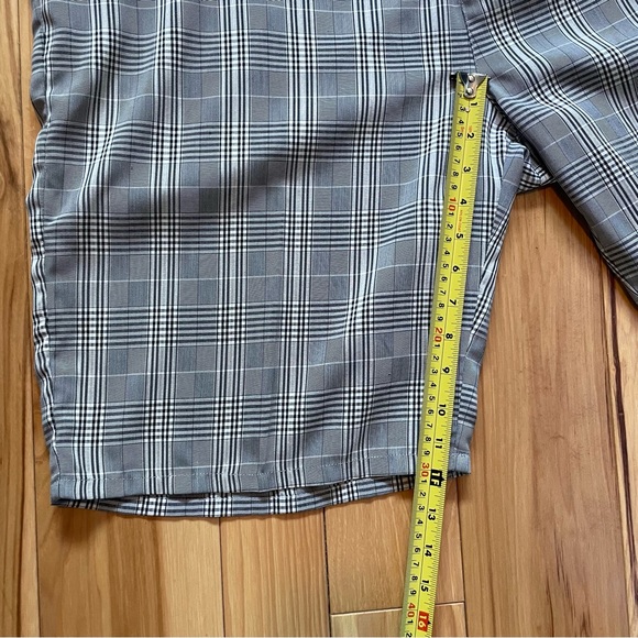 Travis Mathews Plaid Golf Shorts Men's Size
W40 Inseam 12" Gray Silver - Picture 10 of 10